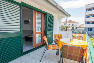 Appartement d'une chambre avec la terrasse et la vue sur le mer Biograd na Moru, Biograd (A-12829-a)