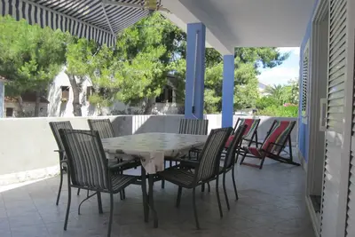 Image de Appartement de trois chambres prés de la plage Maslinica, Solta (A-14748-a)