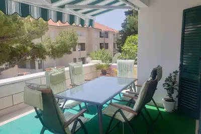Image de Appartement de deux chambres avec la terrasse et la vue sur le mer Bol, Brac (A-14124-b)
