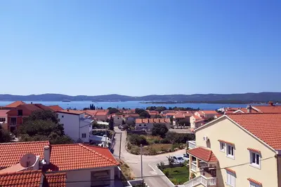 Image de Appartement de deux chambres avec la terrasse et la vue sur le mer Sveti Filip i Jakov, Biograd (A-14353-b)