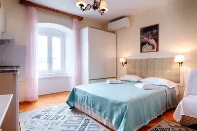 Image de Garçonnière avec air conditionné Komiza, Vis (As-2431-a)
