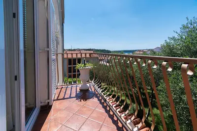 Garçonnière avec le balcon Rab (As-14120-a)