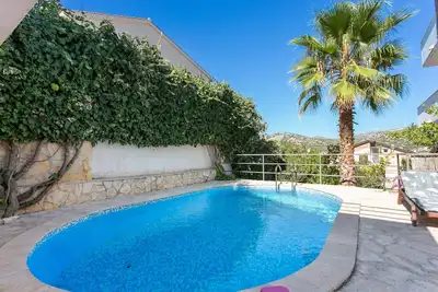 Image de Appartement de deux chambres avec le balcon et la vue sur le mer Seget Vranjica, Trogir (A-14409-a)