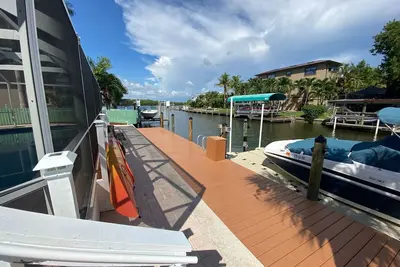 Image de 390 Bayland - Pool Home sur le canal avec accès �� la plage