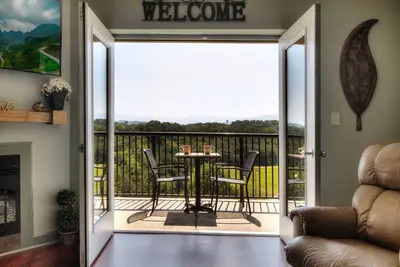 Image de Vues sur la montagne / 2 suites Master King, au cœur de Pigeon Forge!