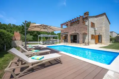 Image de Paradise Villa Stone Queen avec piscine, 4 chambres, court de tennis partagé