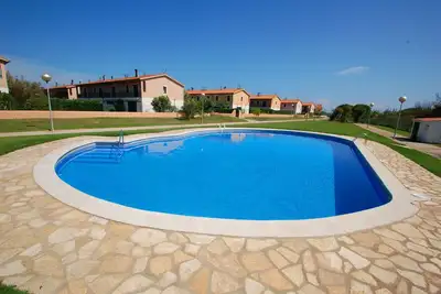 Daró 3d 23 - piscine et 150m de la plage