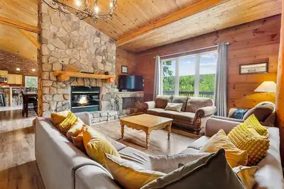 Image de Profitez du luxe! 6bdr chalet en bord de mer dans Laurentides, Mont-Tremblant.