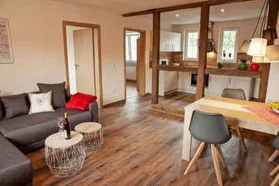 Image de Cottage dans Rinnetal: appartement moderne Prince Grenouille avec grand jardin