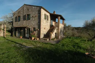 Image de Villa \/ maison de campagne avec vue panoramique Ă 80 km de Rome