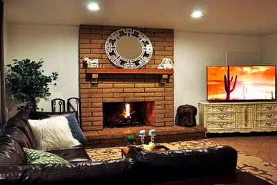 Image de Maison spacieuse avec bain à remous dans la ville incroyable! Petit déjeuner / Bbq / Netflix