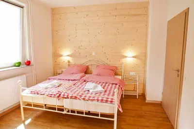 Image de Cottage Ă Rinnetal: Appartement Red Riding Hood, accessible aux fauteuils roulants, avec jardin