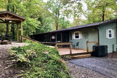 Image de Cottage de montagne parfait - Owls Roost - Firepit, Foyer au gaz, Route sans issue, Véranda