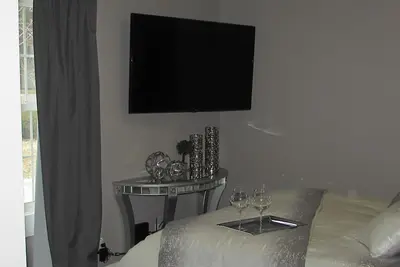 Image de ! ! Nouveau! ! Luxueuse maison rénovée! ! Pas de frais de nettoyage! !