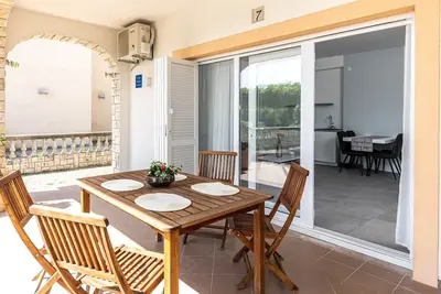 Image de Appartement d'une chambre avec la terrasse Crikvenica (A-5589-b)