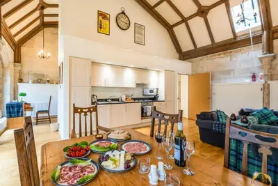 Image de Highland Club Direct - Appartement 2 chambres de luxe dans un monastère - Internet sans fil - Piscine - Sauna - Stea