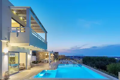 Image de Villa Grèce - Villa panoramique avec vue sur la mer et piscine privée chauffée, 3 chambres