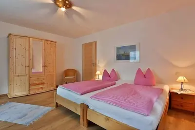Image de Ferienwohnung für 2-6 Pers. , 114 qm, zwei Bäder, Badewanne u. Dusche, sep. Wc, 3 sep. Schlafzimmer