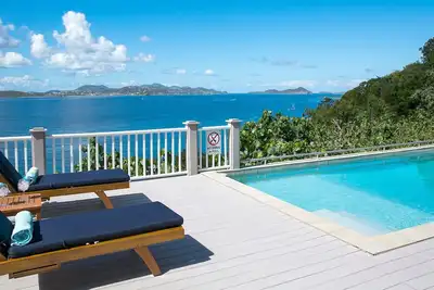 Image de Belle villa Cliffside! Vue panoramique à 180 degrés!