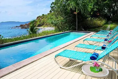 Image de Villa en bord de mer! Grande piscine et spa!