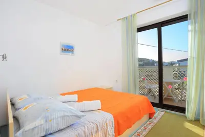 Image de Garçonnière avec le balcon et la vue sur le mer Slatine, Ciovo (As-9453-b)