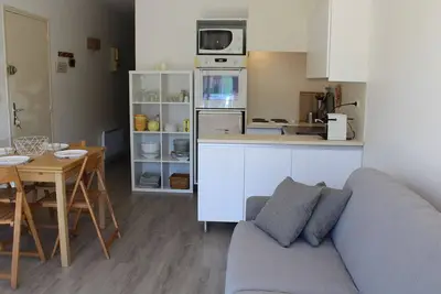 Image de Appartement T2 avec terrasse, parking privé, proche plage et commerces