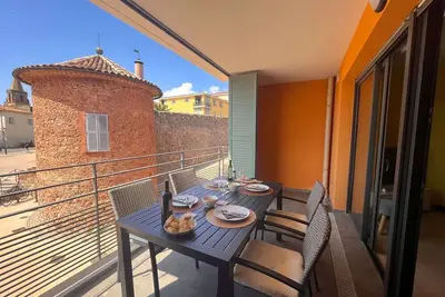 Image de Appartement de vacances climatisé avec terrasse et garage au cœur du centre historique de Fréjus