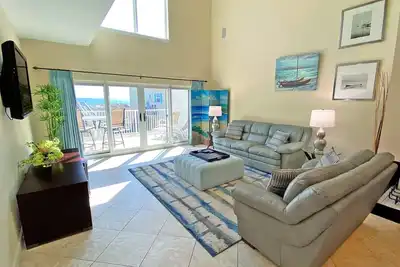 Image de Maison de ville directement sur le golfe avec court de tennis et une piscine