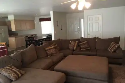 Image de Condo familial au rez-de-chaussée, grand canapé, 6 piscines et bains à remous