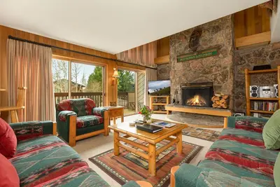 Image de Rmr: Grand 4 chambres avec beaucoup de Western Flair! Activités amusantes gratuites!
