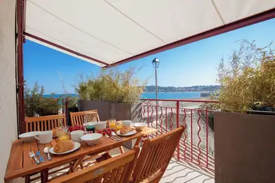 Image de 👍 New 🏖️ - Beautiful House 1100SqFt with Full Sea View Terrace. 🌞