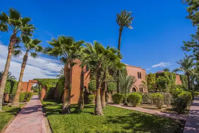 Image de Riad privé piscine et jardins dans résidence