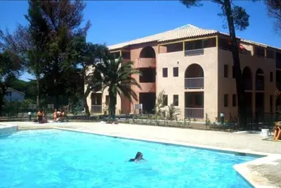 Image de Appartement pour 6 personnes avec piscine à quelques pas de la plage à Saint Aygulf