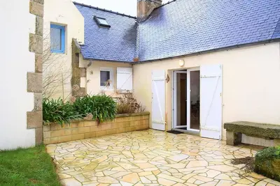 Image de Maison bretonne avec cour fleurie, Wifi et vélos à 1, 4 km des plages à Trébeurden