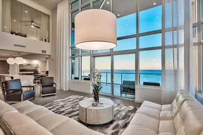 Image de Condo Penthouse de Luxe Éblouissant Avec vue Phénoménale sur le Golfe! Réservez Pour les Vacances de Printemps!
