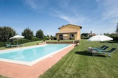 Image de Villa pour 6 avec piscine. Superbes vues, à distance de marche de la ville, Wifi, Air conditionné