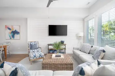 Image de Maison chic de 4 chambres au coeur de Folly avec parking et piscine d'eau salée