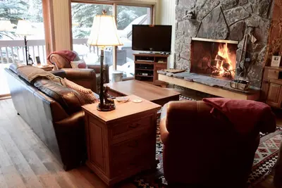 Image de Slopeside Family Ski in, Wifi, bain Ă remous, piscine, Yellowstone