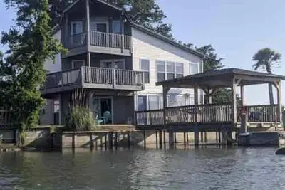 Image de Appartement Folly Beach Riverfront avec rampe de mise à l'eau, kayaks et vélos!