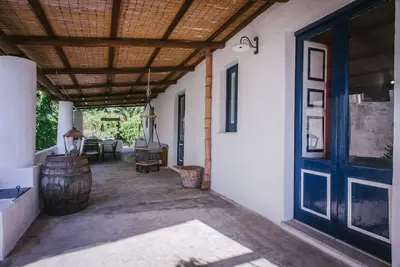 Il Palmento Di Salina, maison privée typique de style éolien, terrasse et jardin avec vue sur mer