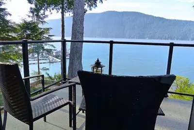 Luxueux chalet moderne en bord de mer à Port Renfrew