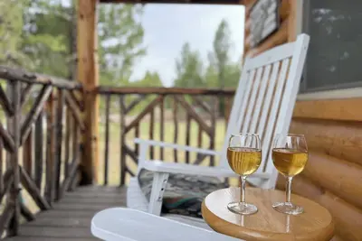 Image de Kd Haven Cabin Satellite Tv 20min À Yellowstone Bbq Gril Terrain Calme Et Bois Sur Route Morte