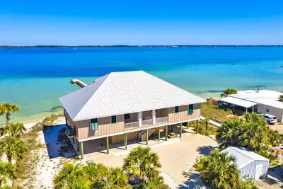 Image de New Sound Front Home; Apportez vos bâtons pour pêcher depuis la jetée!