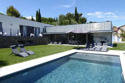 Image de Villa Contemporaine avec Piscine au Calme, 10 min de Cannes, 5 min de l'A8