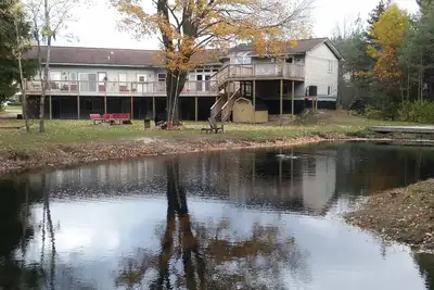 Image de Paradise Cove Main 5 Br / 2 Bains ~ Capacité d'accueil jusqu'à 24 ~ Étang, Wifi, Ac Central