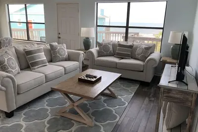 Image de Rénovation complète en 2019. Comme neuf. Front de mer avec vue panoramique sur le golfe!
