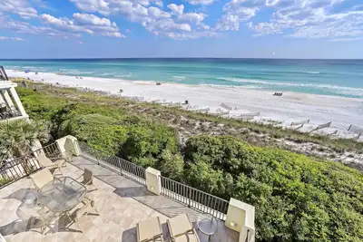 Image de Las Brisas, Vizcaya- Waterfront Beach House avec une vue imprenable et une piscine communautaire