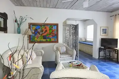 Image de Crew's Nest at Bayview Villas, Poolside Studio close to Grafton Beach
