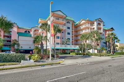 Image de Dernier étage Gulf Front Condo avec une piscine fantastique front de plage