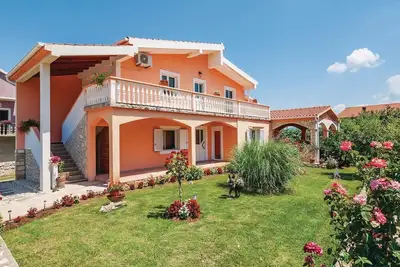 Bel appartement à Podgradina avec WiFi